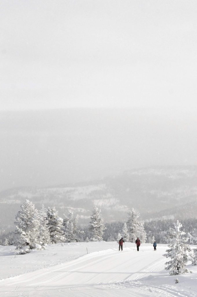 Skiiers on the slopes at Blefjell in Norway by photographer Christopher Ottesen