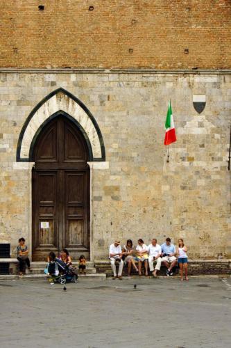 Tourists taking a break by Christopher Ottesen