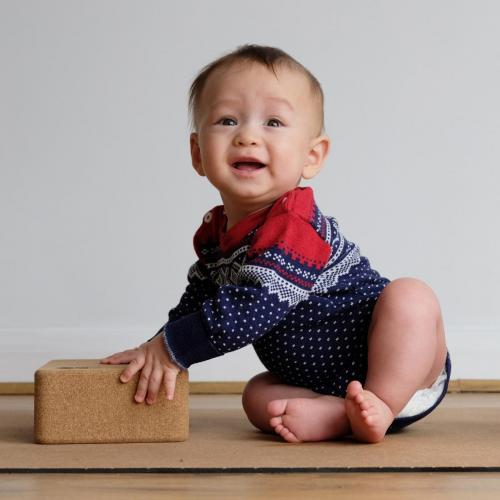 Norwegian baby trying to baby yoga by Christopher Ottesen