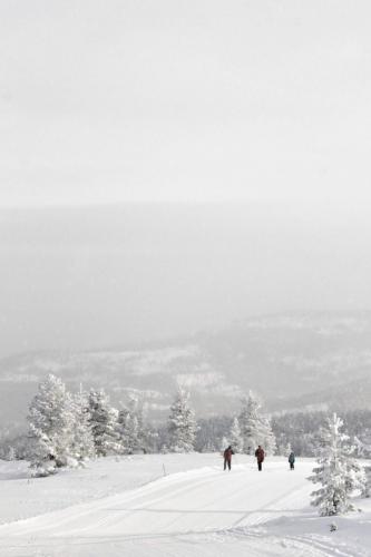 Skiiers on the slopes at Blefjell in Norway by photographer Christopher Ottesen